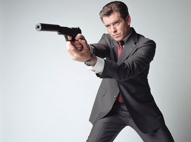 Pierce Brosnan quiere un James Bond negro o gay