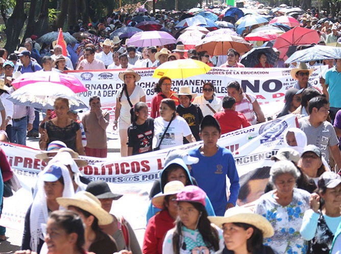 Manifestantes complican esta mañana circulación vial en Reforma