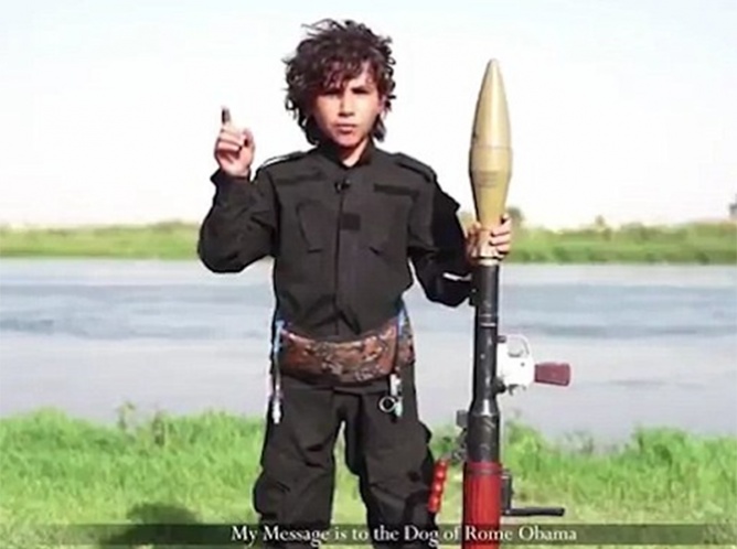 VIDEO: Niño yihadista amenaza con degollar a Obama