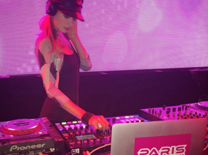 'Amo ser una DJ', dice Paris Hilton en Chile
