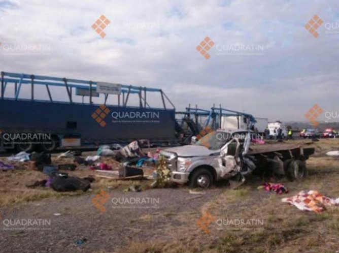 Tráiler arrolla a peregrinos en la Querétaro-Celaya; hay al menos 4 muertos