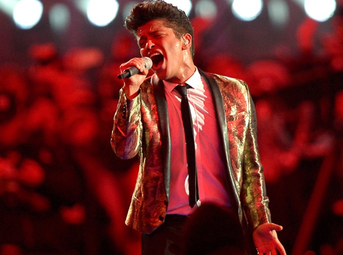 Bruno Mars confirma actuación en el Super Bowl