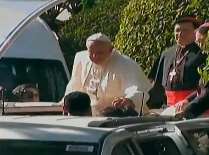  Papa Francisco inicia su camino rumbo a la Basílica