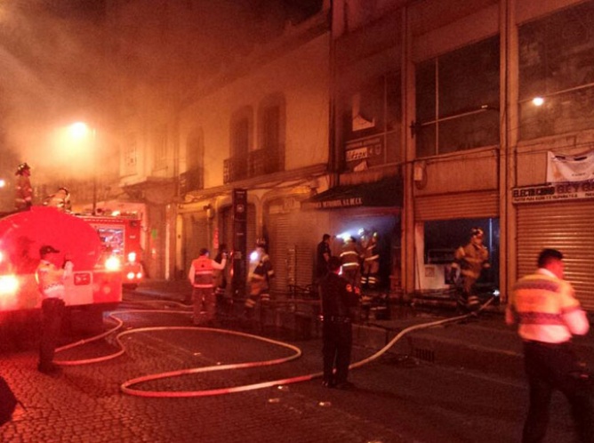 Se incendian tiendas de electrónica en el Centro Histórico 