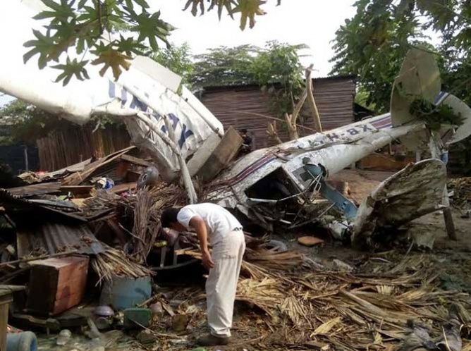 Se desploma avioneta sobre una casa en Chiapas