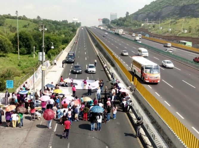 Manifestantes afectan accesos carreteros a la CDMX