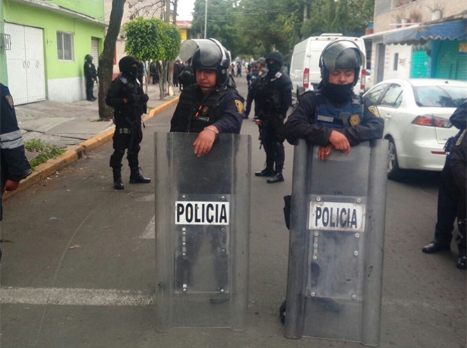 Policías de investigación catean casa en la delegación Tláhuac