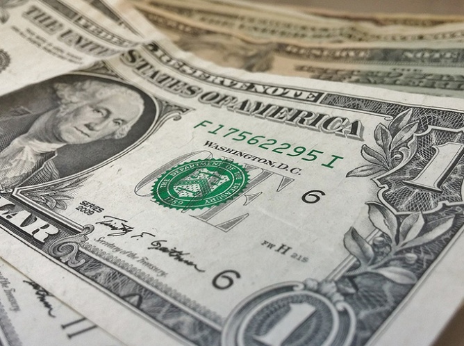 Usan ya 9 mil mdd para apoyar al peso; dólar llegó a cotizarse en $17.30