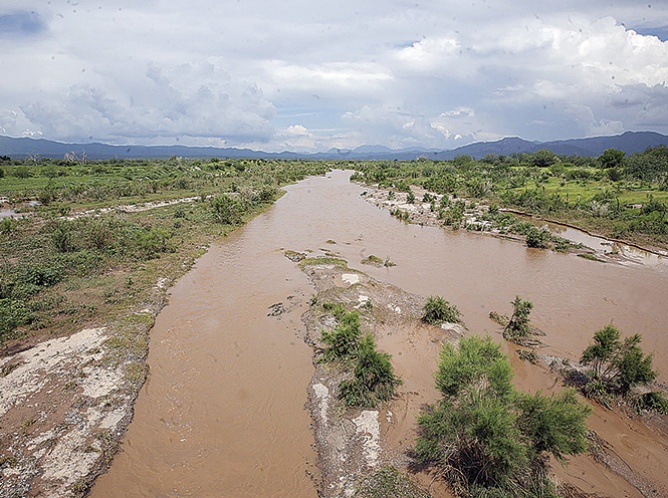 Acusan a Conagua en Sonora de minimizar derrames en río