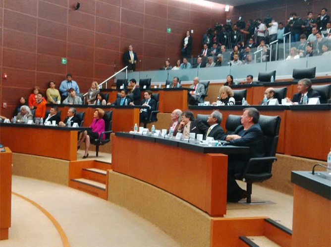 Chabelo, Silvia Pinal, Héctor Bonilla y José José, galardonados en el Senado