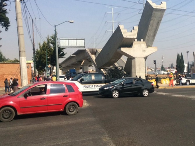 Colapsan trabes de concreto en obras del Tren México-Toluca