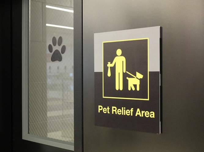 Inauguran baño para mascotas en Aeropuerto de Nueva York