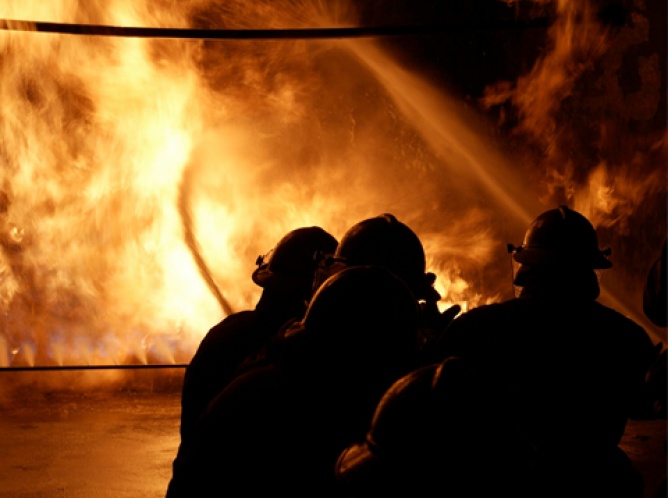 Incendio consume fábrica de plásticos en Ecatepec