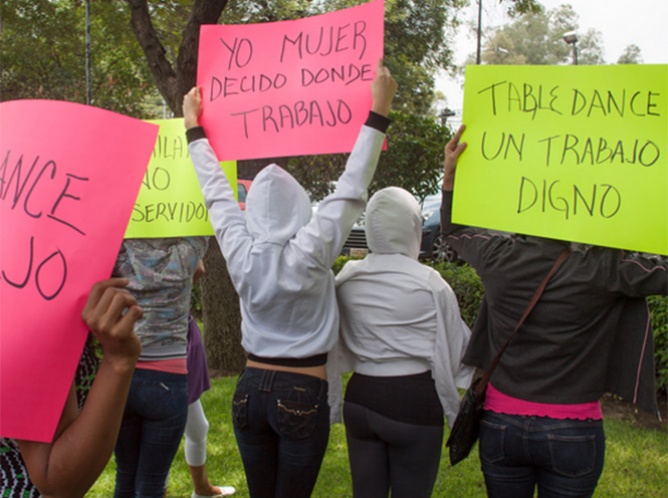 Bailarinas del Cadillac protestan ante Derechos Humanos del DF