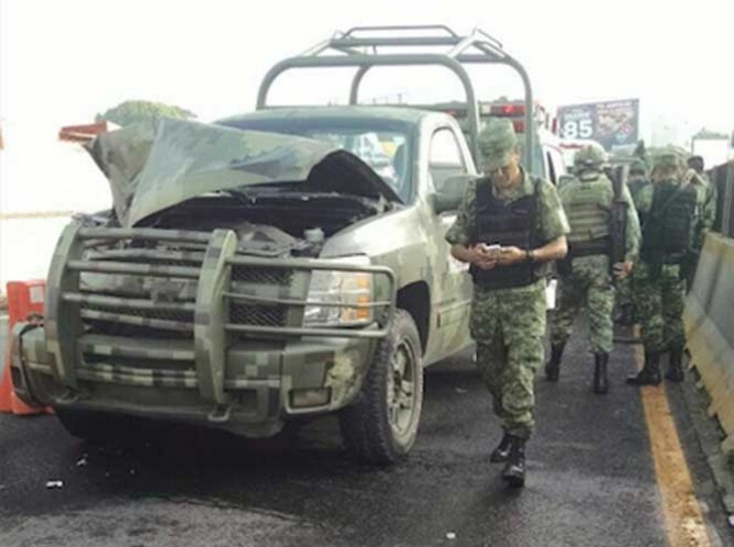 Choca convoy militar en Cuernavaca; hay siete soldados lesionados