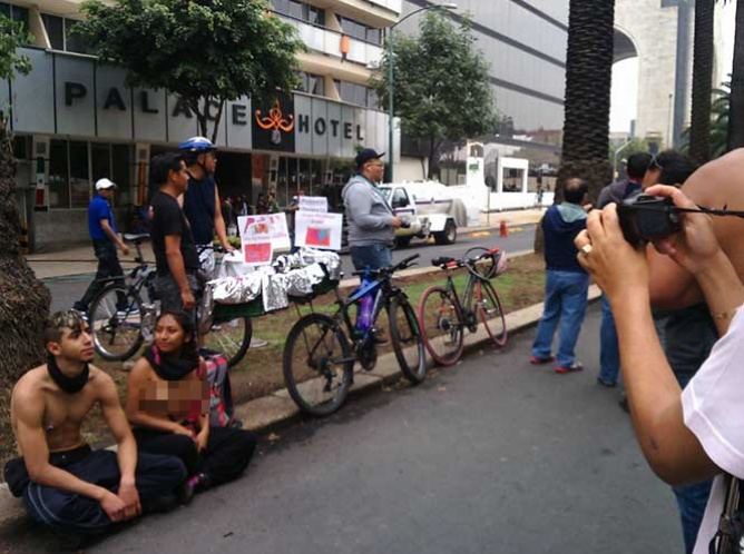 Inicia Ciclo Marcha Nudista en el Monumento a la Revolución