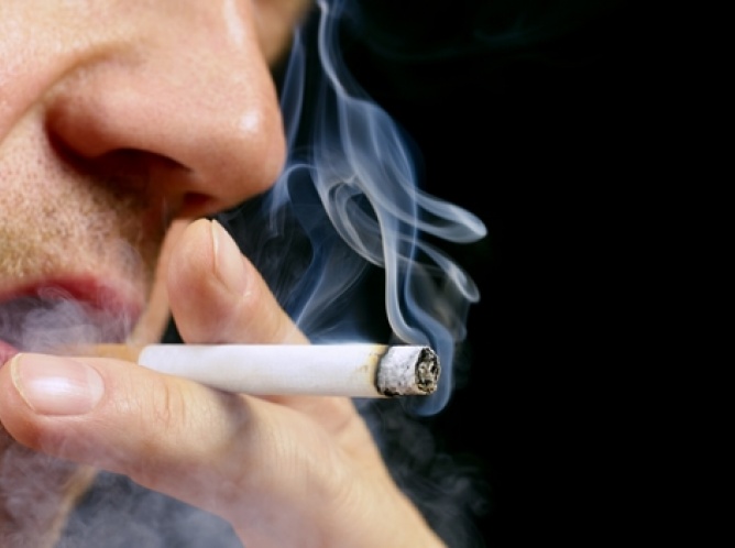 Fumadores tienen 40% de riesgo de padecer neumonía: experto IMSS