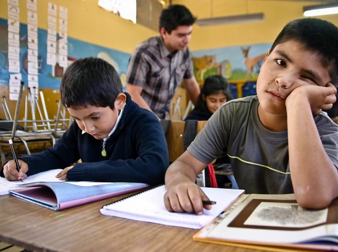 En lugar de reducir calendario escolar, se debería aumentar horas de trabajo: Investigador UNAM