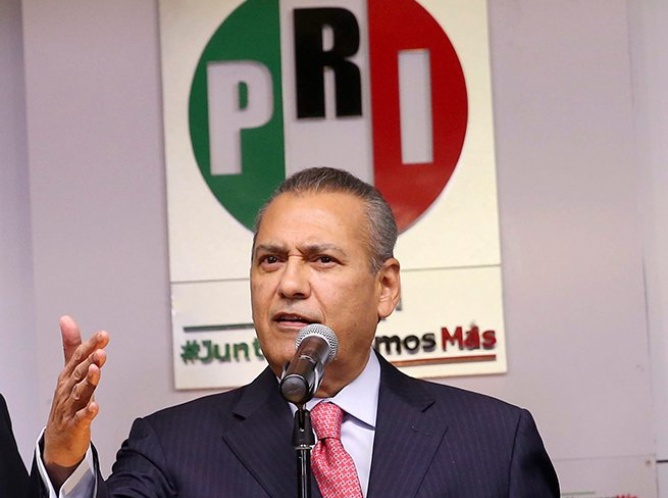 Deja Manlio Fabio Beltrones la dirigencia del PRI