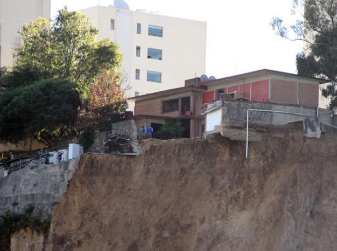 Por seguridad, demolición de casa en Santa Fe debe ser manual: Fausto Lugo