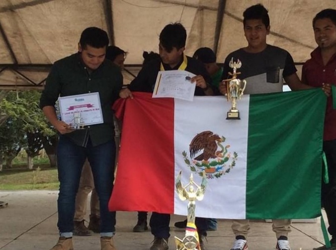 No reciben apoyo del IPN; pero triunfan en concurso de robótica en Ecuador