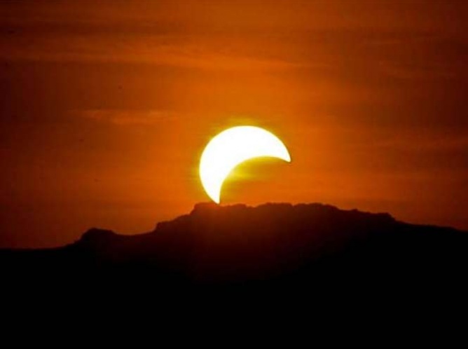 Eclipse parcial de Sol podrá ser observado por capitalinos esta tarde