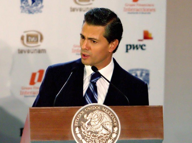 Enrique Peña Nieto entregó el Premio Nacional de Protección Civil