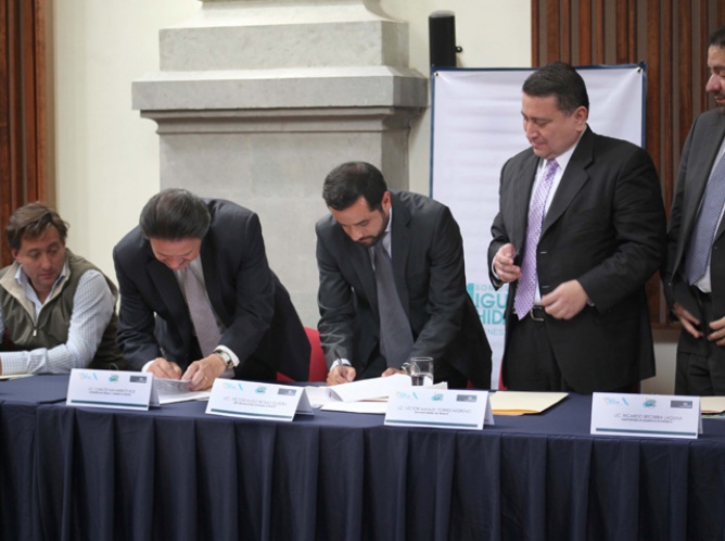 Miguel Hidalgo firma convenio de colaboración con Bucarest