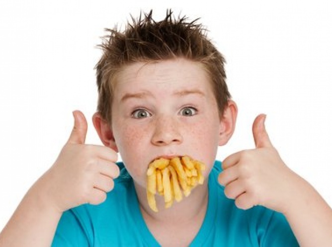 Niños y adolescentes obesos pueden padecer adicción a la comida