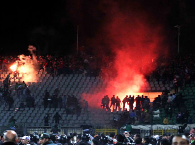 Al menos 74 muertos deja violencia tras partido de fútbol en Egipto