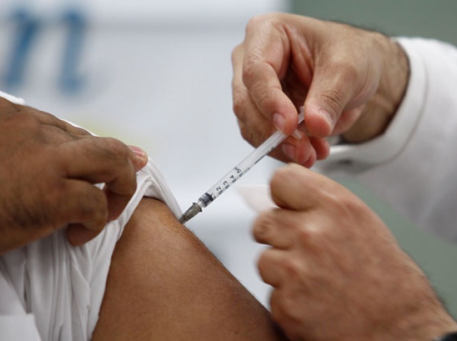 Rebasan meta de vacunación contra influenza en el DF