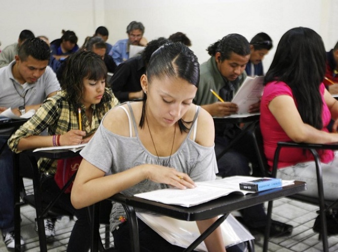 Aspirantes presentán exámen único de educación superior IPN y UNAM