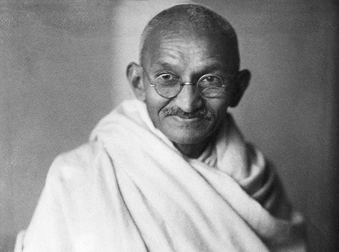 Con flores recordarán a Gandhi en el 145 aniversario de su nacimiento
