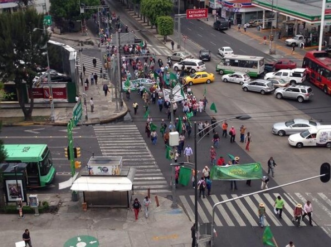 Manifestación de El Barzón afecta trafico en Reforma