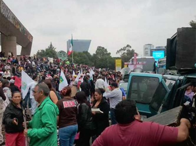 Así se vive la marcha por Ayotzinapa