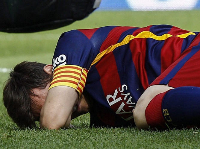 Messi fuera dos meses por rotura de ligamento