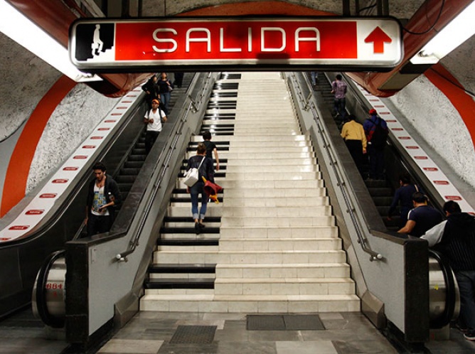Convierten escaleras del Metro Polanco en piano gigante