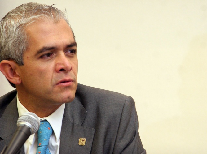 Mancera se reune con partidos para blindar elecciones de 2015