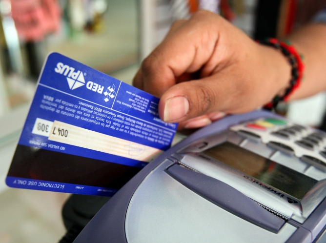 Uso de tarjetas de crédito y débito sigue creciendo en México