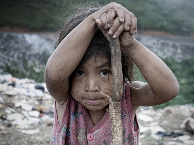 "La mitad de los niños en México vive en la pobreza": Coneval