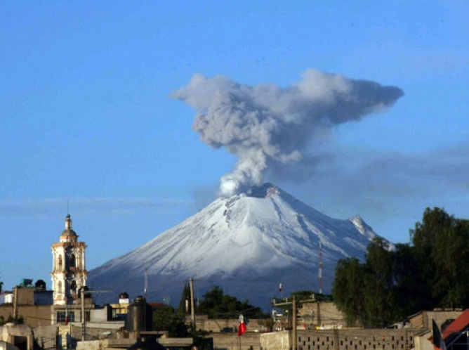 Provoca Popocatépetl ligera lluvia de ceniza en el Estado de México