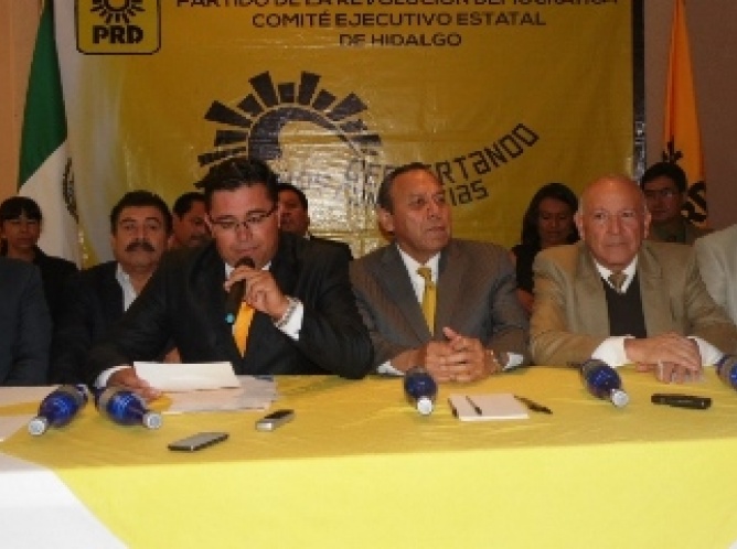 Se presentaron los aspirantes al PRD: José Fernandez 