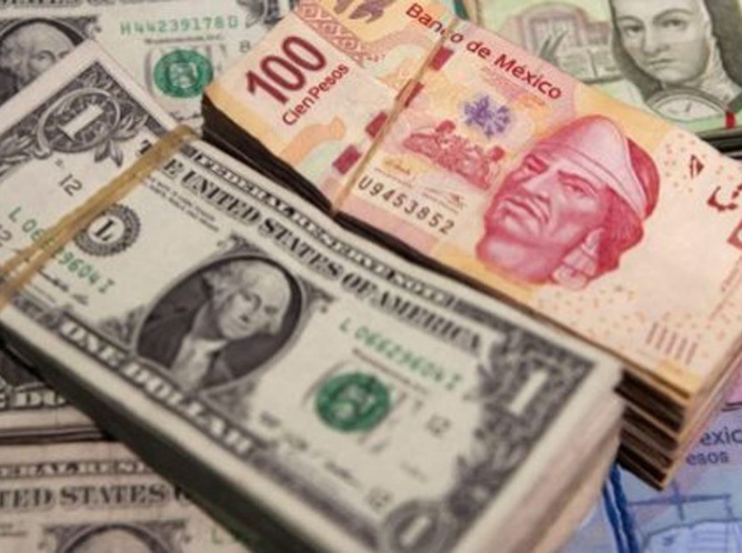 Dólar llega hasta 18.49 pesos en el Aeropuerto del DF
