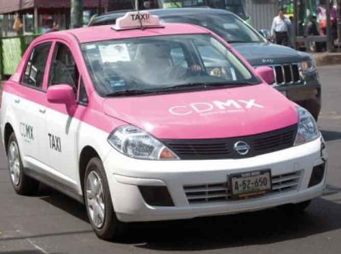 Taxistas regulados del DF rechazan nueva cromática; interponen amparos