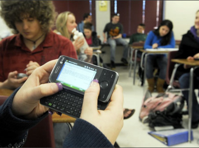 Propone que en el DF se eliminen el uso de celulares en las escuelas: Jaime Ochoa 